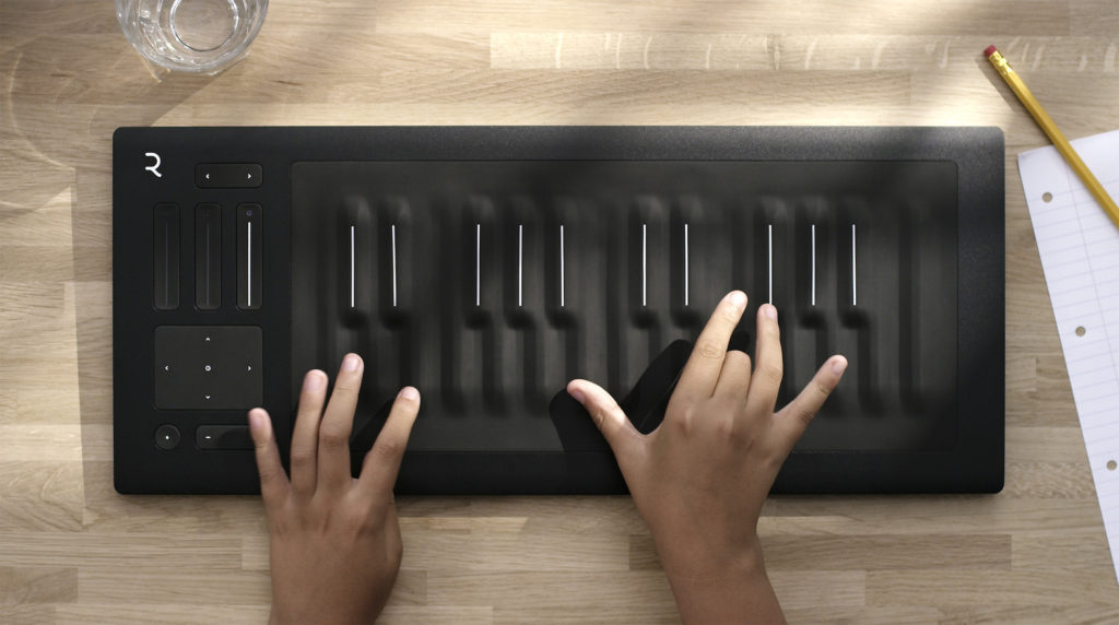 Seaboard RISE 25 Piano hands Low Resolution