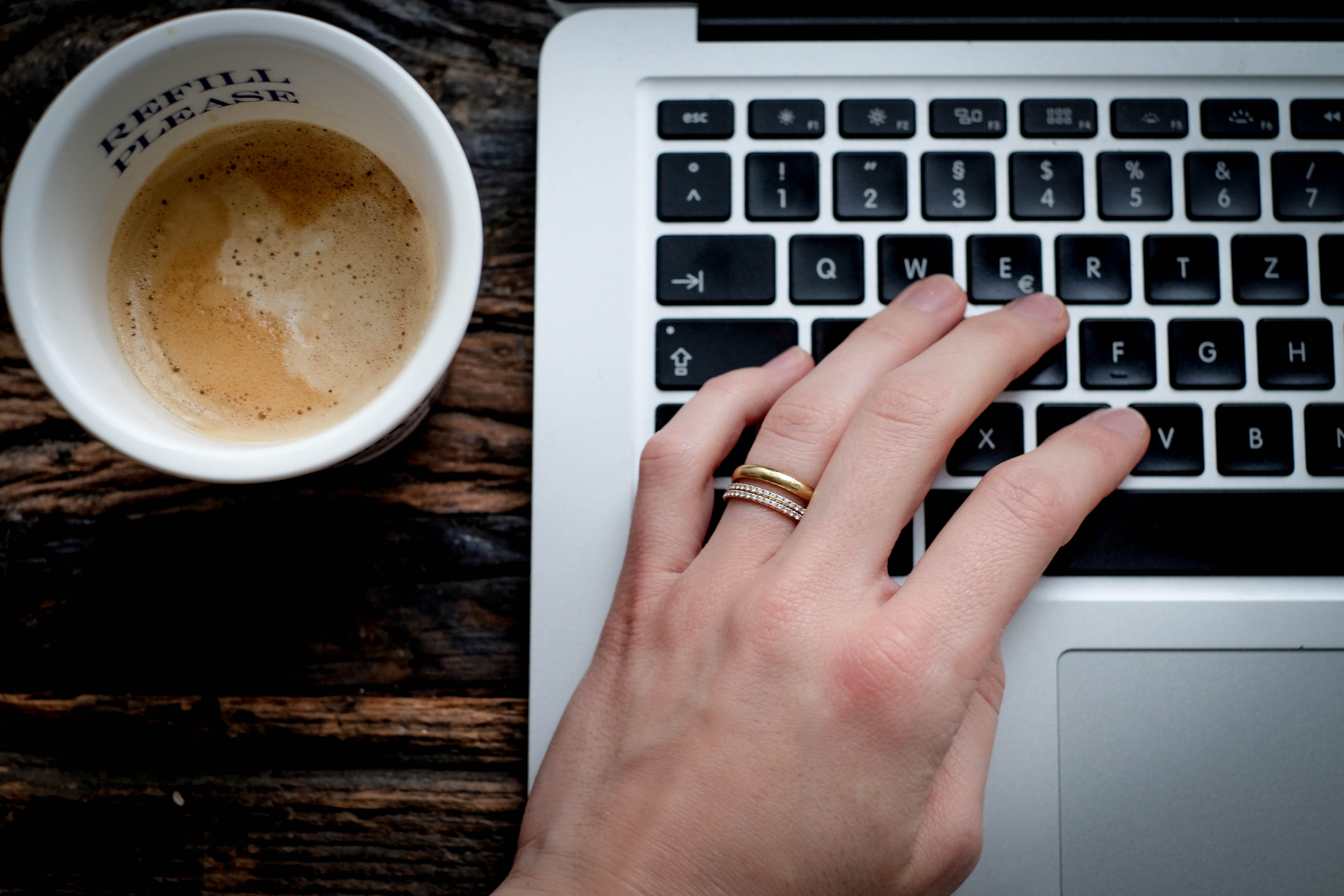 home-office-macbook-coffee