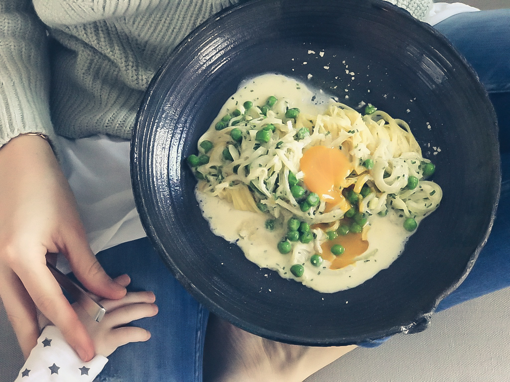 WIESERGUT Pasta mit Ei und Erbsen