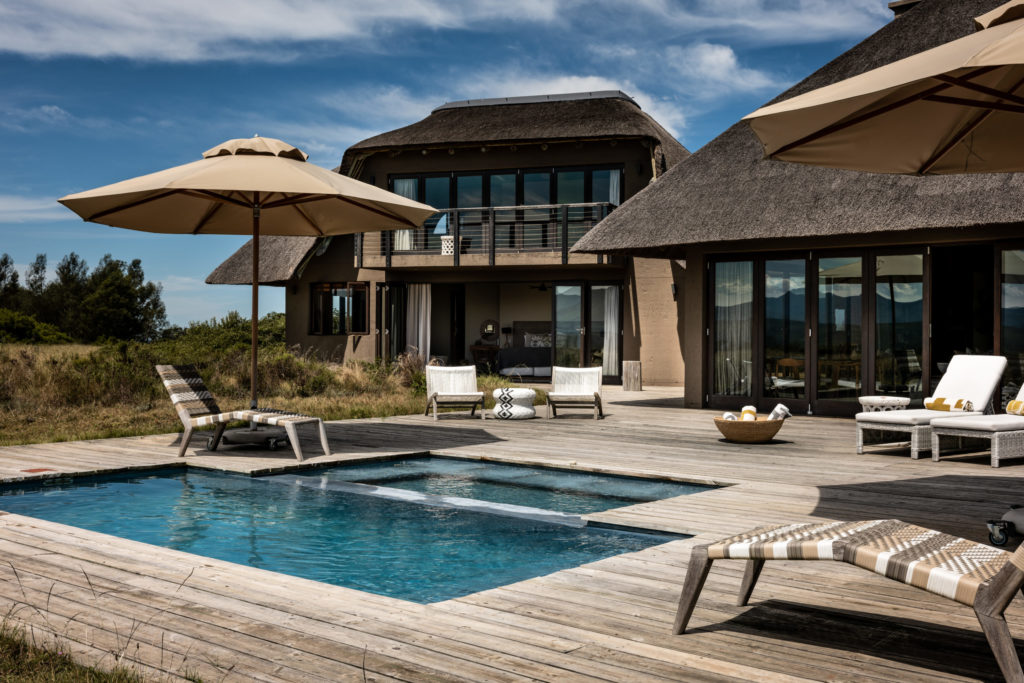 Ulubisi House Gondwana Private Game Reserve terrace with jacuzzi and Lodge